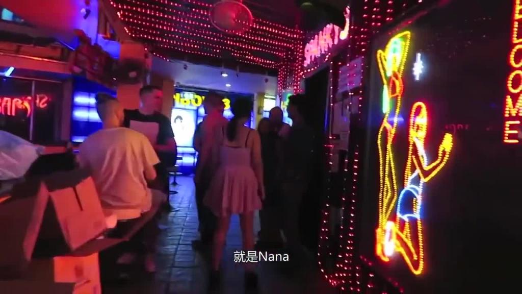 小鹏奇啪行第二季第2集 再遇泰国妈妈桑,红灯区无删减大尺度镜头首公开 预览截图 1
