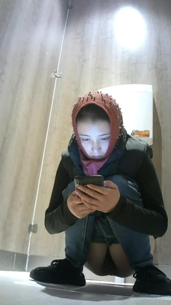 厕所偷拍学生妹 预览截图 4