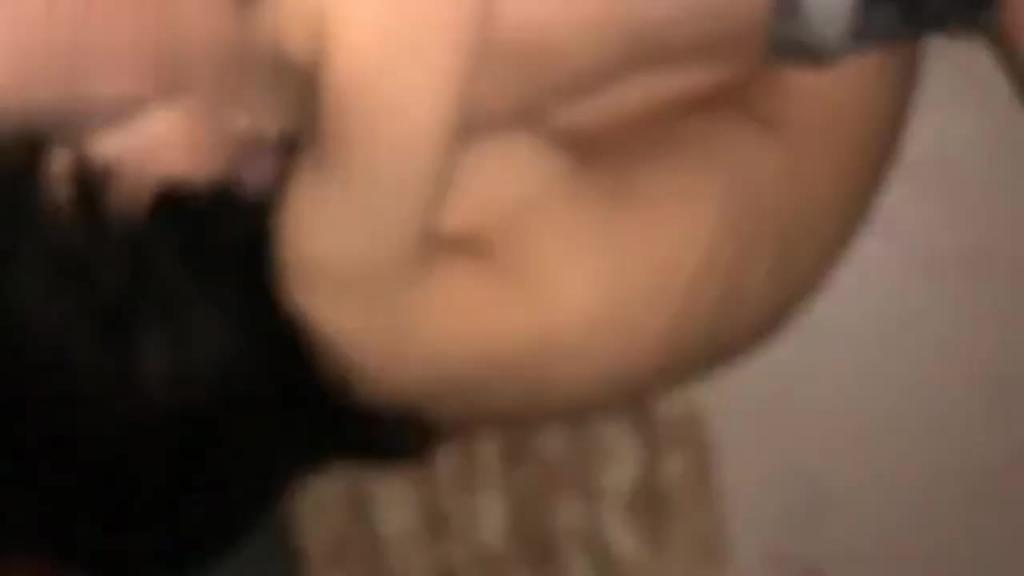 刚大一入学的呆萌女友爱就被我调教成了吃鸡服侍男友 预览截图 10