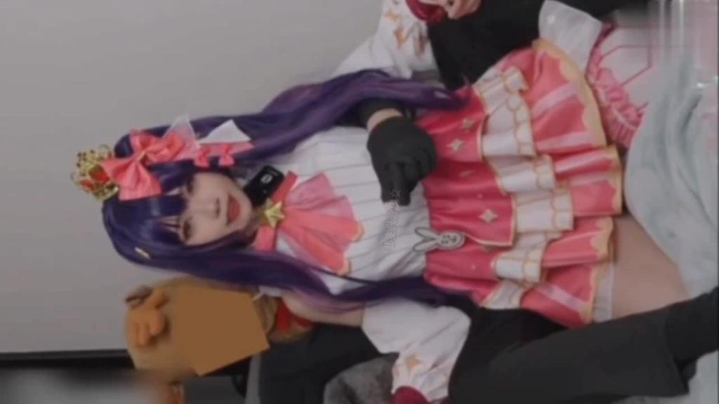 极品白嫩萝莉cos美少女女上位被金主玩弄啪啪爆操白虎嫩穴 预览截图 3