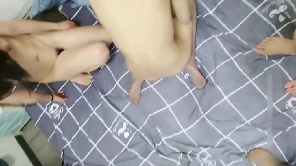 你操我女朋友我操你女朋友的多人换妻淫乱，丝袜旗袍翘臀真诱惑 预览截图 7
