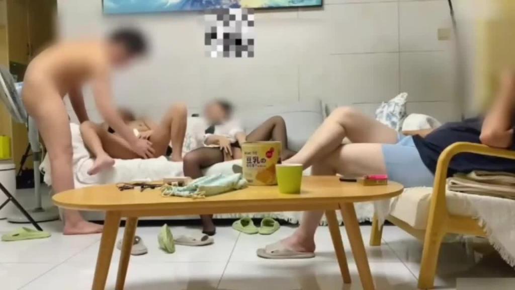 【真实绿帽淫妻换妻4P事件】高颜值换妻巨作,白领黑丝女神被干得嗷嗷叫,完美露脸 预览截图 6