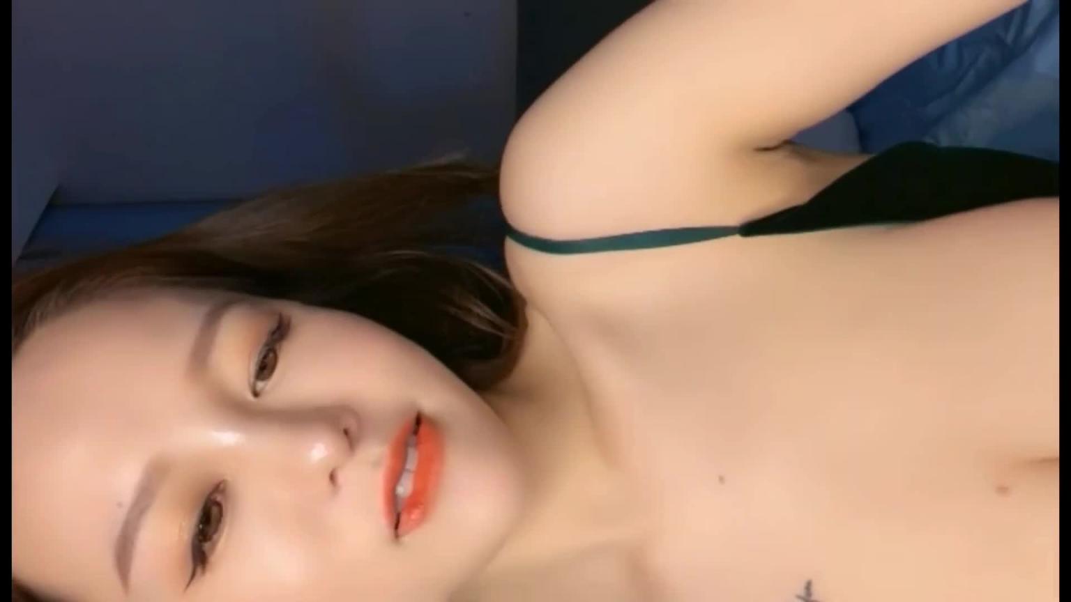 高冷女神淫语不断折磨男友大屌 预览截图 6