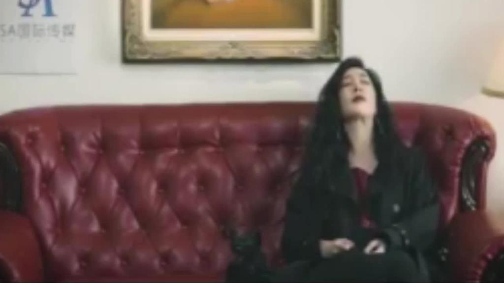 AI换脸：高叶调戏警官女神的形象如此反差,淫水湿透骚逼都能拉丝了-口交深喉 预览截图 2