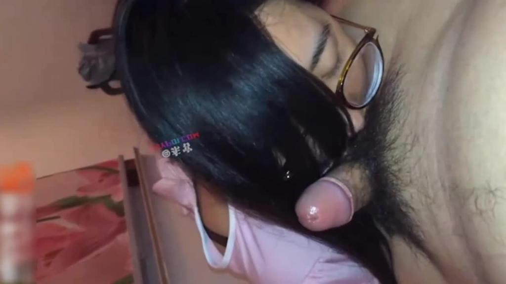 【杭州换妻流出】淫荡人妻眼镜母狗被绿王八各种调教凌辱，着实精彩！ 预览截图 3