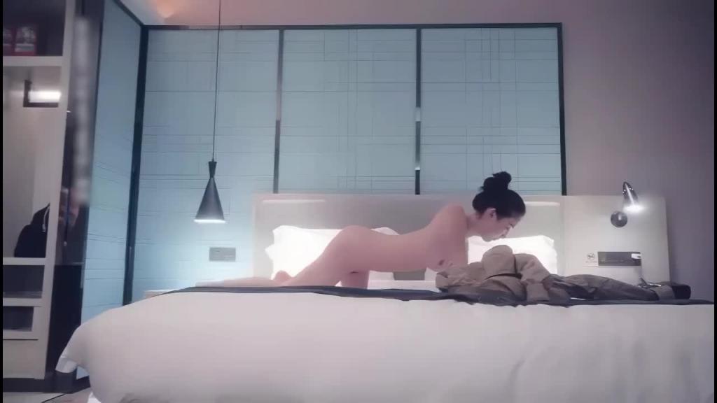气质性感少妇,沙发舔奶隔着内裤摸逼 预览截图 4