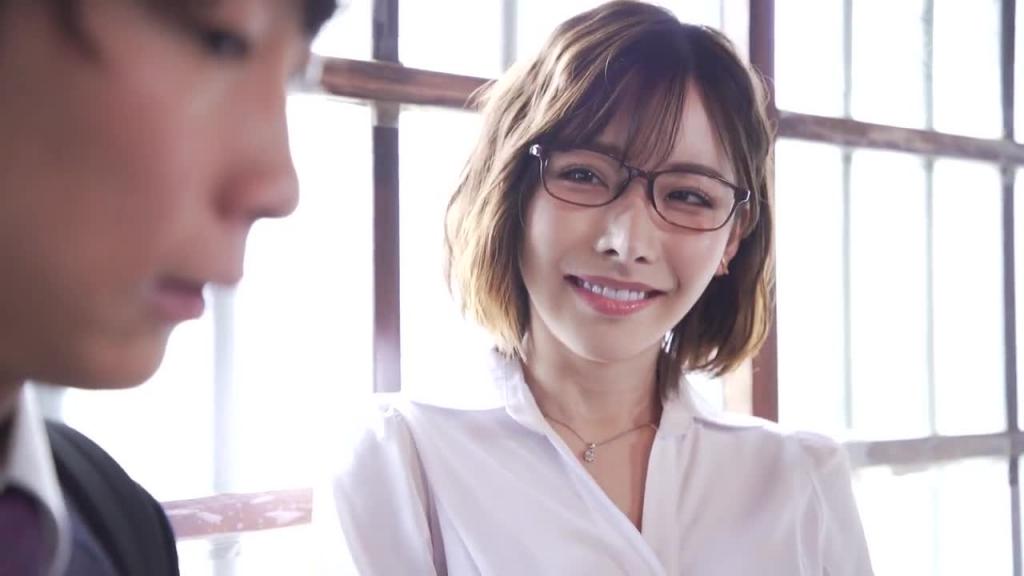 社员旅行时在民宿与女上司持续中出的我…。 深田咏美 PRED-218 预览截图 12