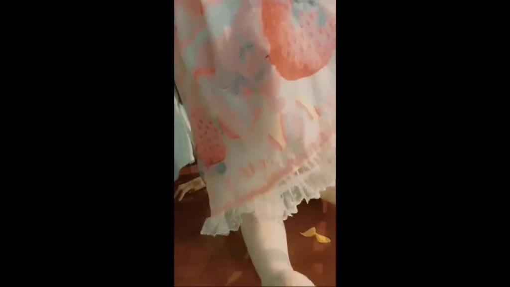 白丝美腿白虎嫩穴小萝莉自慰道具相当炸裂 预览截图 10