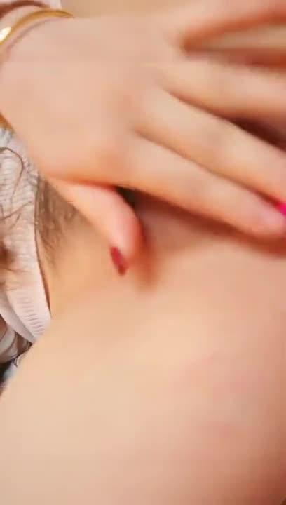 丰满大奶骚女【薇神】户外老房子露逼自慰,塞跳蛋翘屁股拉扯回家再自慰一番,很是诱惑喜欢不要错过 预览截图 9