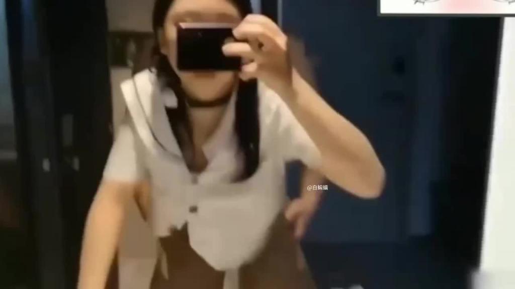 重磅幼师‘王琳’小母狗流出COS社团清纯小学妹‘母狗天赋被加满’ 预览截图 5