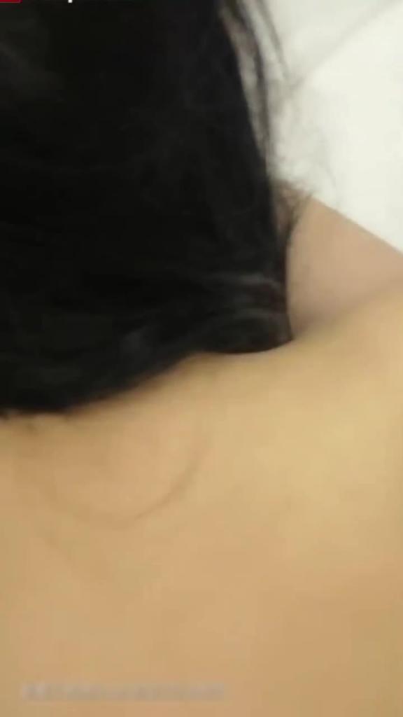 【重磅黑料-黑社会强奸女大学生】女大学生欠高利贷,被黑社会骗去酒店,最后暴力强奸 预览截图 12