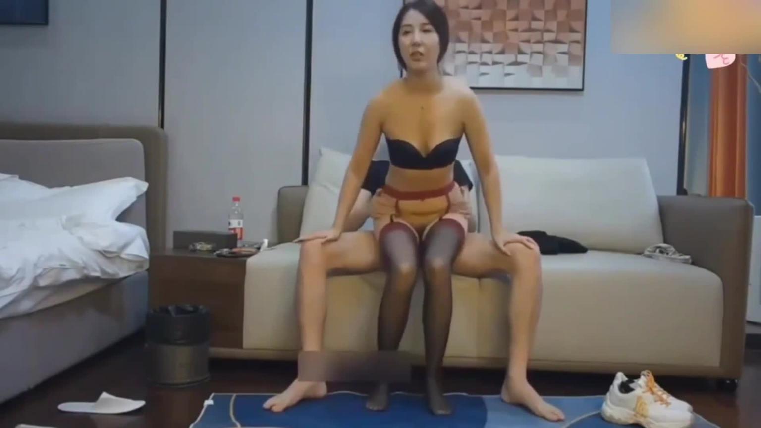 170CM的极品空姐飞行体验高跟丝袜服务2/3 预览截图 7