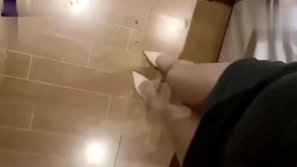 爆乳学姐勾引实习小学弟~小弟弟还是懵懂无知的处男 预览截图 4