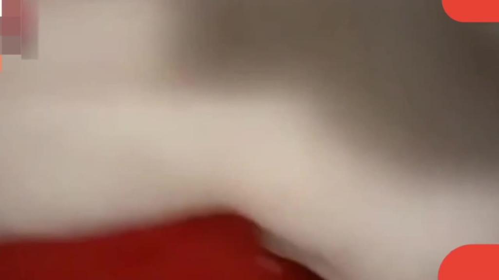 【真实乱伦】变态弟弟乘新婚姐夫不在家跑到房间强奸睡觉中的姐姐 预览截图 8