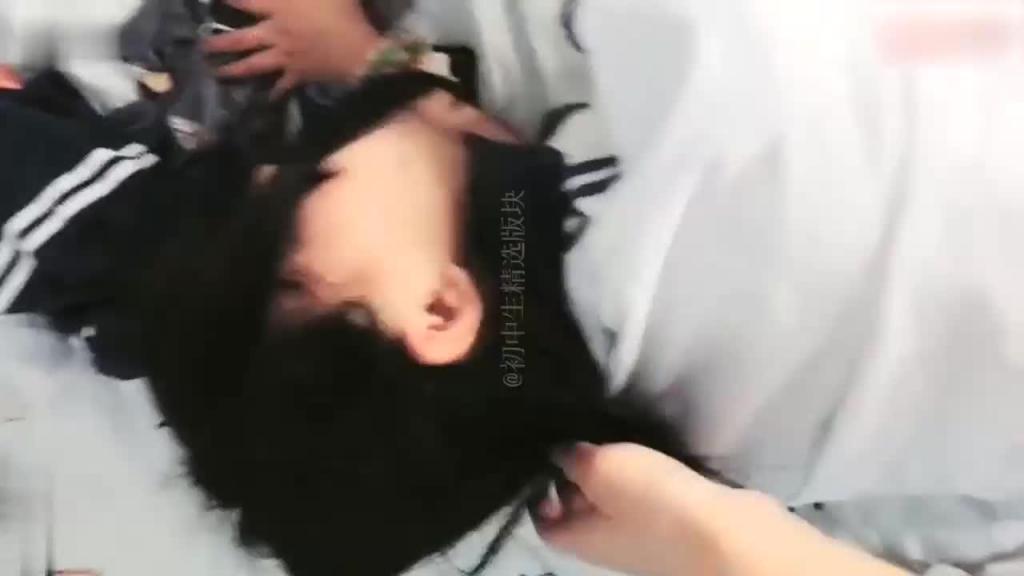 上海桃李高中18岁校花张诗瑶兄妹乱伦,高考前夕表哥帮表妹补课撩出爱情火花,一发不可收拾 预览截图 7