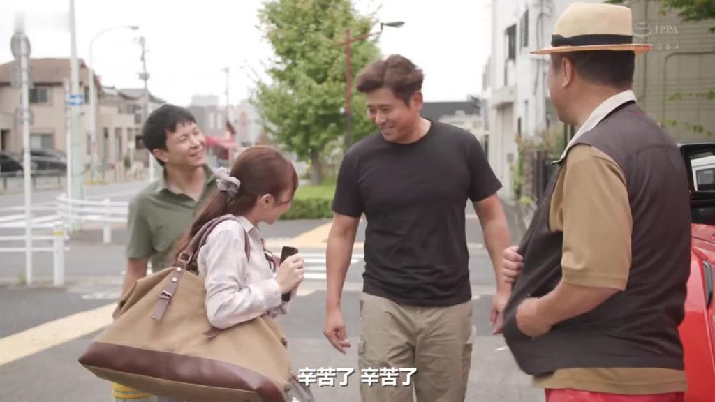 里民大会帐篷NTR 帐篷中持续被中出的妻子【阅览注意】被寝取映像 栗山莉绪 JUL-868 预览截图 12