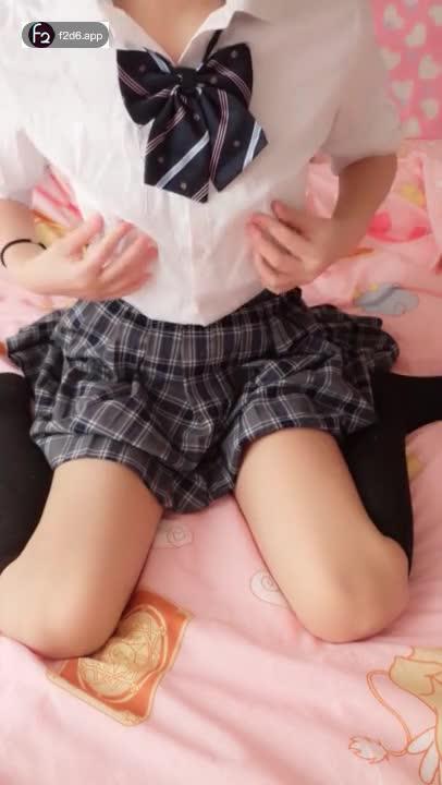萌白酱。jk白虎自慰 预览截图 1
