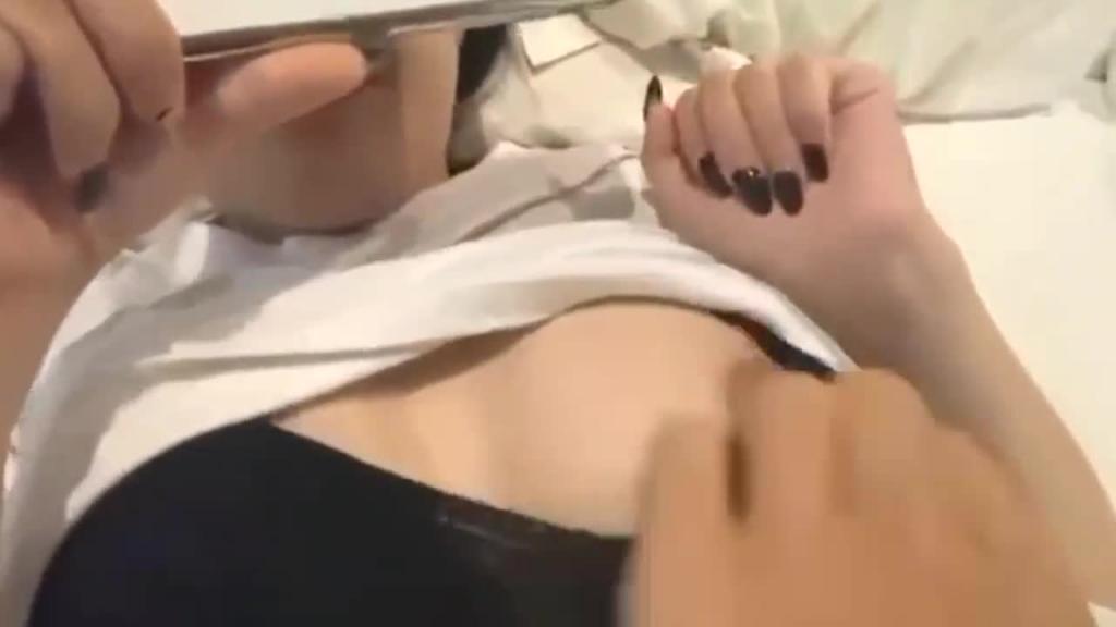 【抖音网红】#吃瓜 #抖音 200万粉丝抖音女网红比卡丘不雅视频泄露 预览截图 12