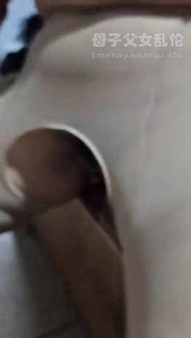 甘肃母子乱伦 绿母儿子网上找单男操骚逼妈妈 妈妈还帮洗单男的鸡巴 预览截图 11