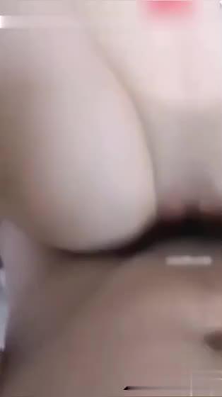 母子乱伦 帮妈妈剃毛 对白精彩 预览截图 9