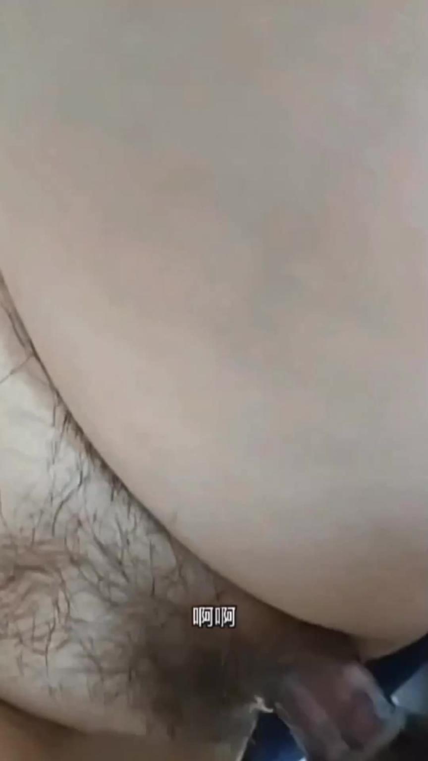 【母子乱伦-硬拉着拖地的骚妈强上】妈妈那里痒，里面痒，叫声可射 预览截图 9