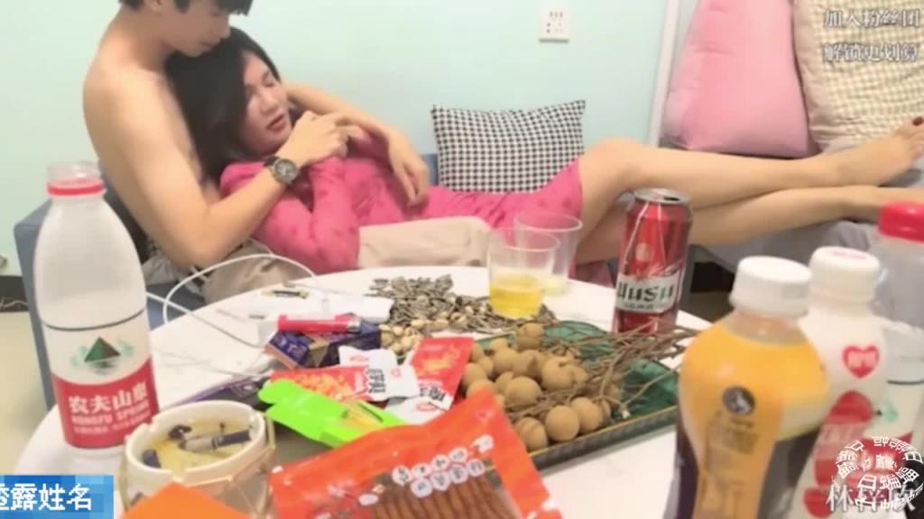 真实勾搭良家少妇,有点抗拒直接大鸡巴插她嘴里一下就老实了 预览截图 3