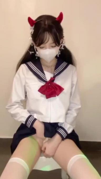 JK骚母狗白丝美腿自慰嫩穴 预览截图 1