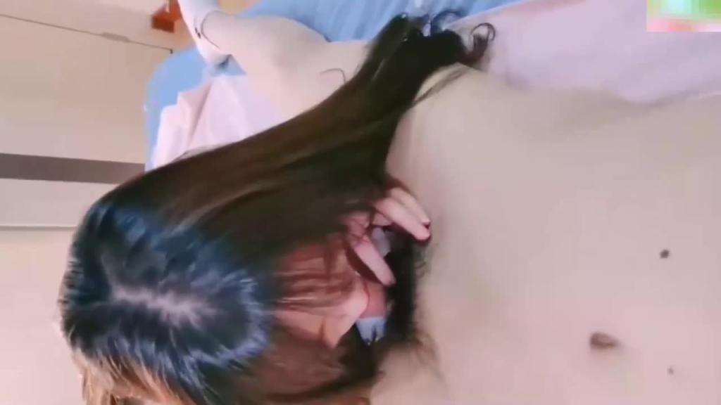 高颜值反差婊下海·顶级童颜巨乳翘臂灵活小舌头舔鸡巴 预览截图 2