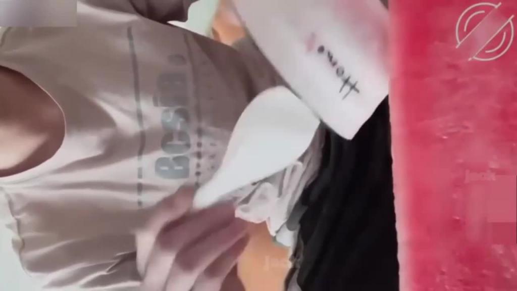 高中儿子趁妈妈熟睡对妈妈下春药 预览截图 1