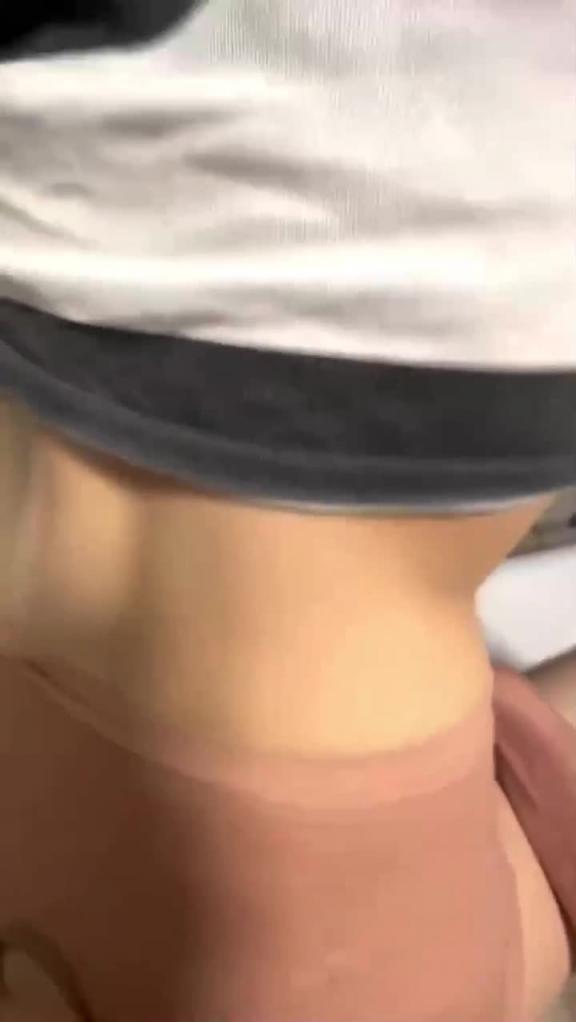 妇女节家里面全是亲戚,我却把亲姐拉到厕所里强操她 预览截图 9