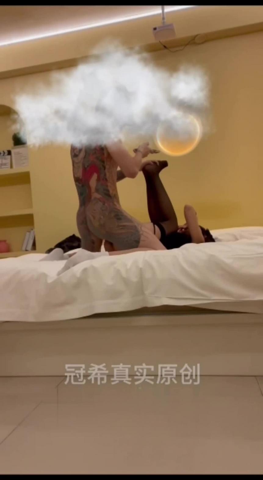 【原创-真实1000元破处18岁萝莉】大长腿小骚逼嫩死了,射了一脸精液 预览截图 8