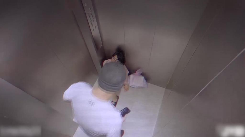 JVID 乐乐 奶子激凸美少女 电梯紧急停止被屌丝强操 预览截图 3