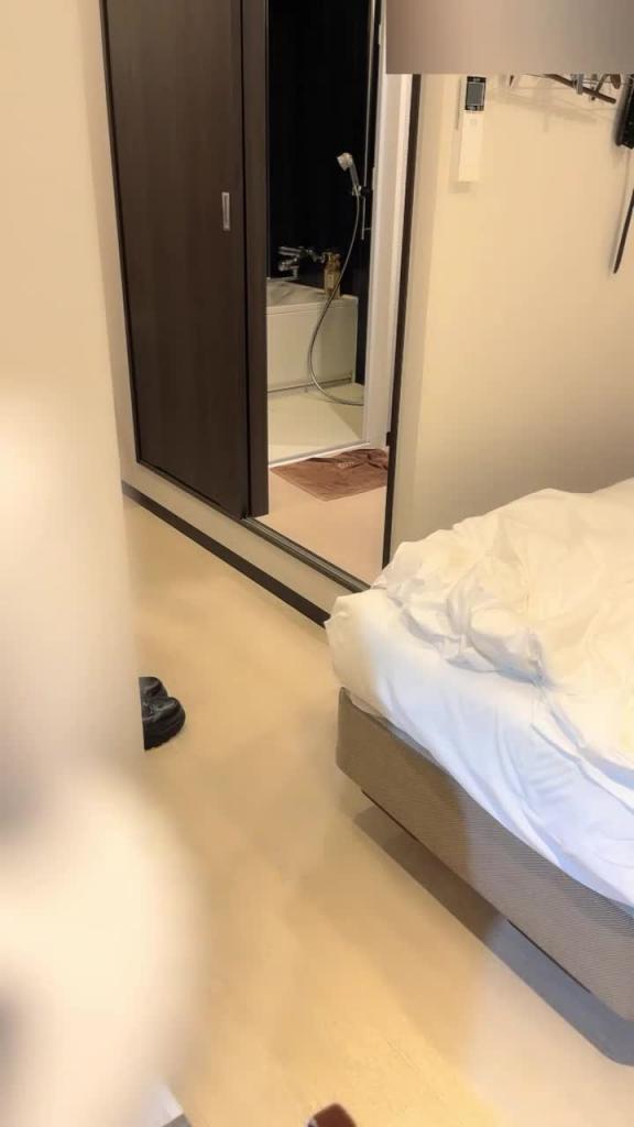牛逼大神日本酒店找短发小姐姐天生无毛鲍鱼逼可惜鸡巴不给力 预览截图 10