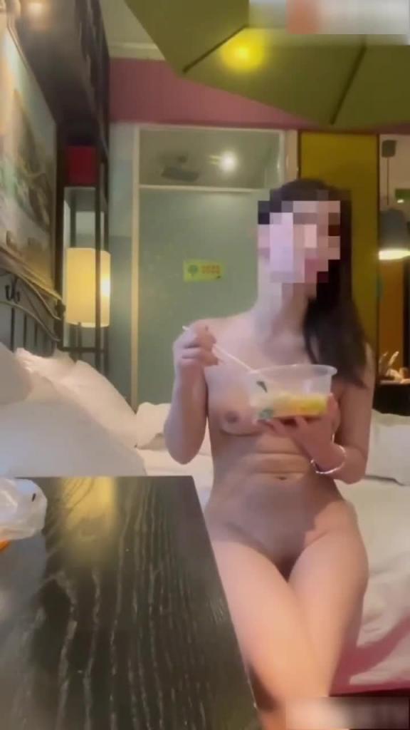 独家 吉林伊春二中李慧宇不雅视频流出爆料 小女孩年纪不大颜值,身材和奶子都是顶级!!! 预览截图 3