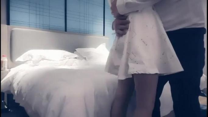 身体好得很大探花哥 一次操三个 探花 预览截图 1