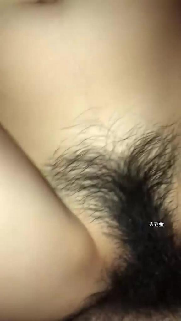 武汉兄妹乱伦,哥哥趁父母不在让妹妹足交,妹妹不让拍视频,没控制住内射亲妹妹 预览截图 11
