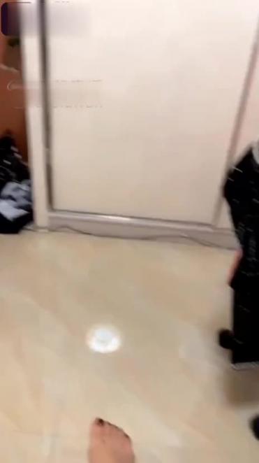 被传销头子各种侮辱吓哭的妹子 预览截图 1
