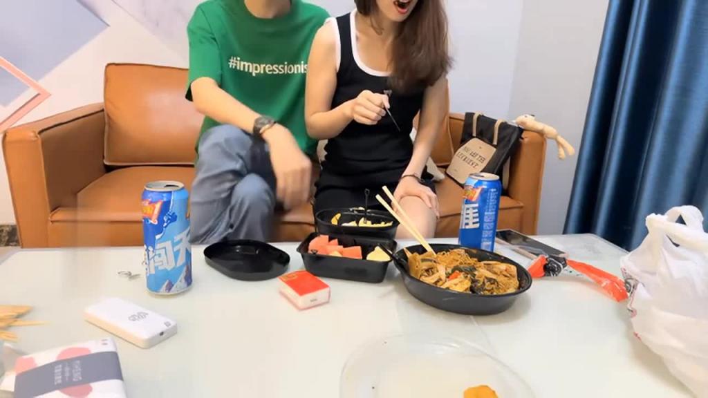 无套内射良家美甲小姐姐超敏感还没开始内裤就湿漉漉的 预览截图 1