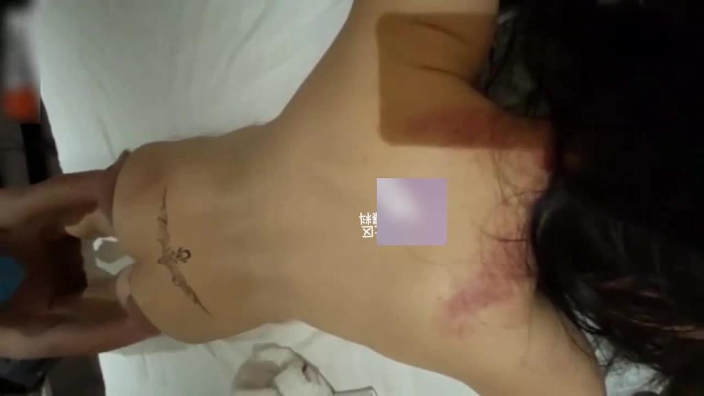 真实绿帽换妻绿帽老公找三个壮汉操自己老婆 口交深喉淫荡对白 预览截图 5