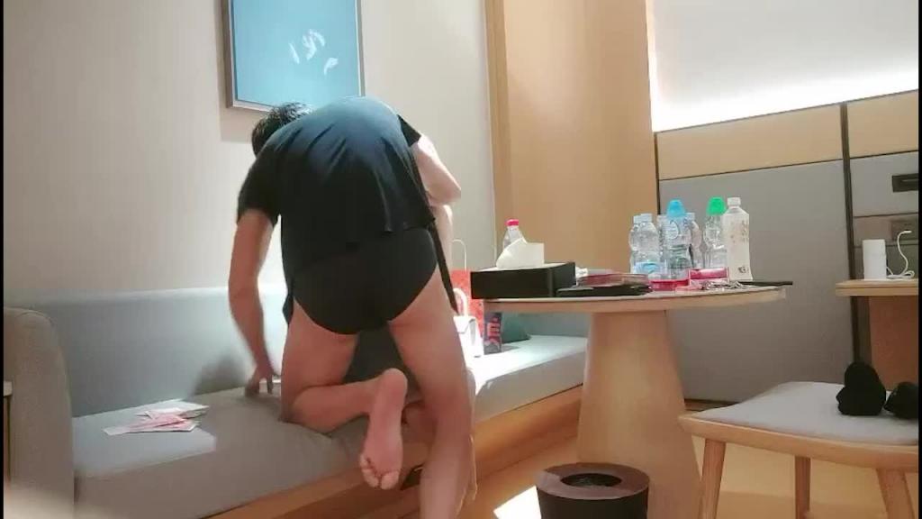 【苗条极品车模】一对美乳黑丝情趣多姿势啪啪叫声练练 预览截图 4