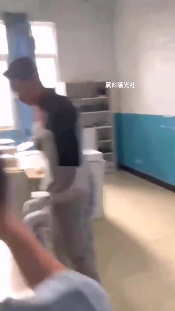 【高校吃瓜】昆明高校办公室偷欢翻车事件+杭州大学甜妹校花保养事件 预览截图 4