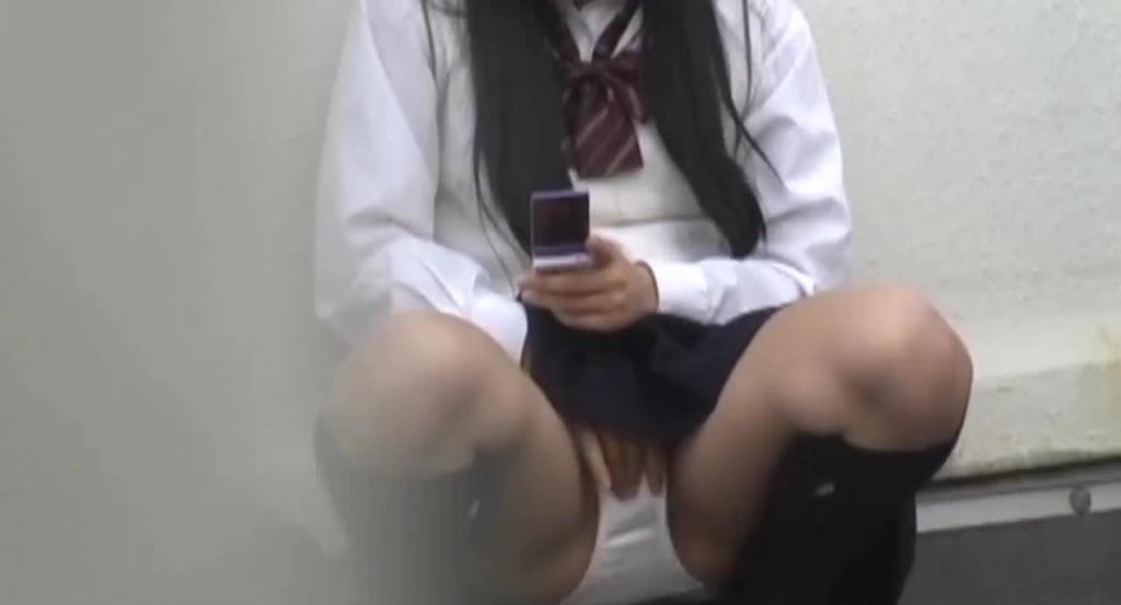 【盗拍】8.双马尾女生天台自慰漏尿扔掉蕾丝白内内 预览截图 3