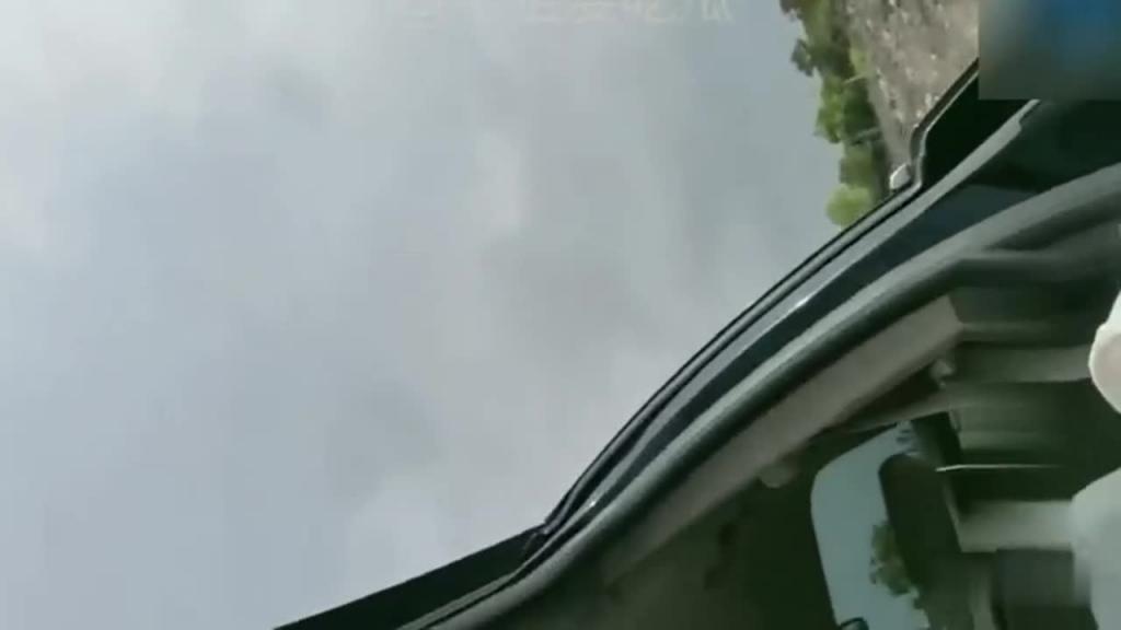 母子乱伦,野战中突然冒出……驾车到荒郊野外车操提逼,声音超好听 预览截图 12