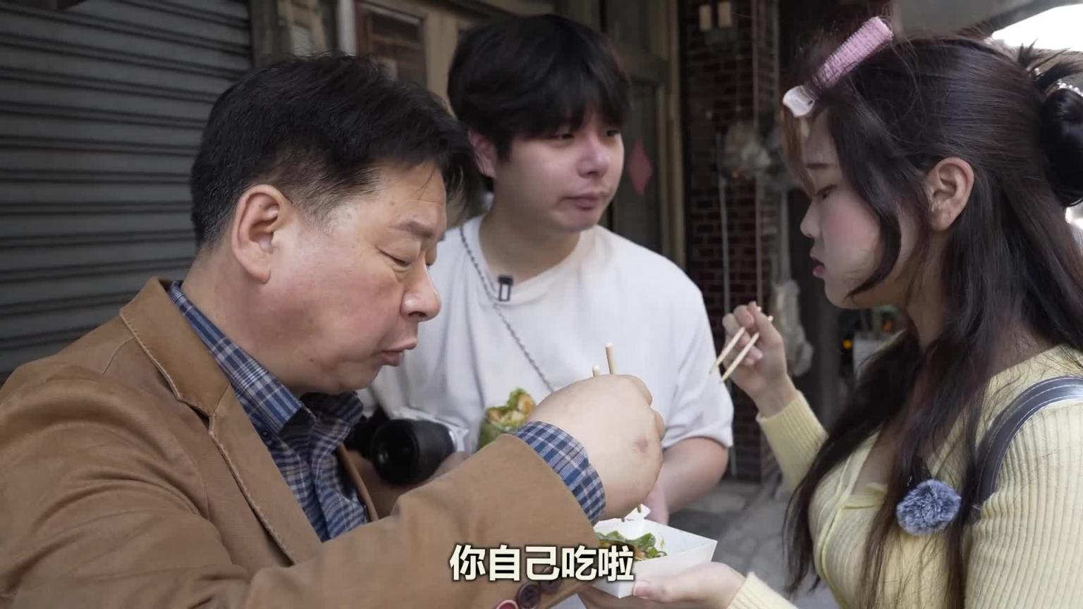 韩国爸爸和弟弟还是对第一次吃到的台湾食物感到惊讶 还是有很多让人惊讶的东西啊 预览截图 6