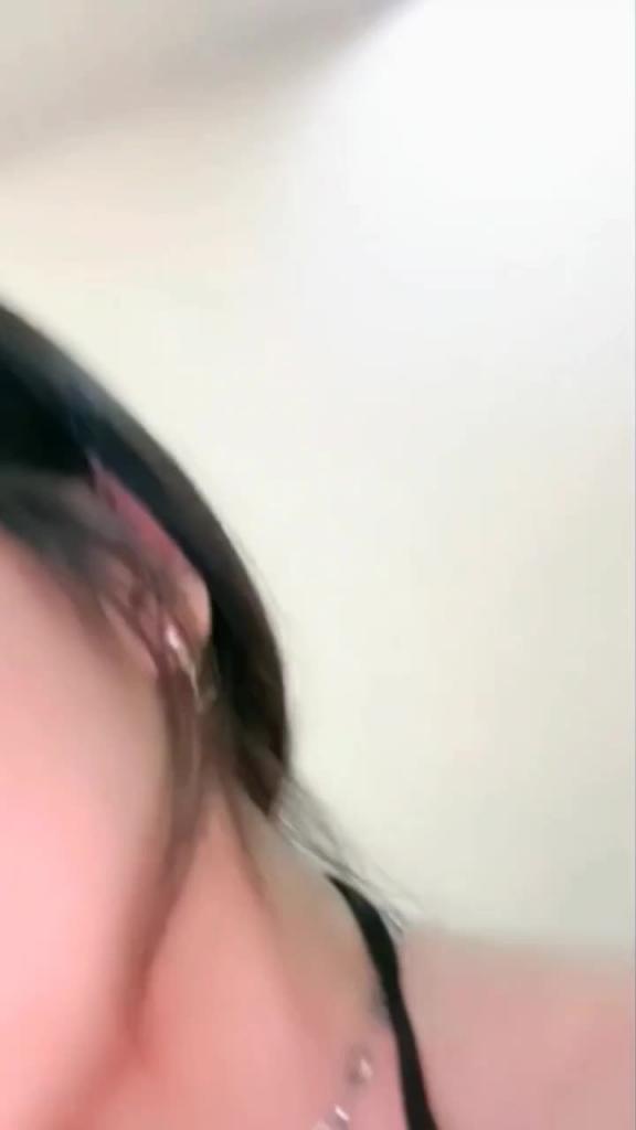 极品高颜值女神直播道具自慰玩弄粉穴黑丝肥臀超诱人 预览截图 4