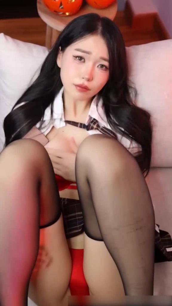 极品顶级颜值女神反差网红爆乳美腿制服道具自慰精选合集 预览截图 10