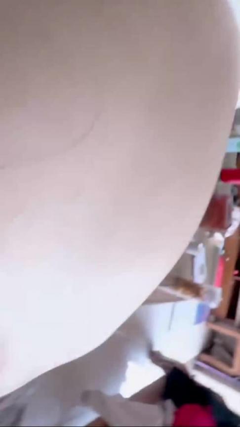 抓往假期的尾巴,趁着爸妈不在家,在客厅沙发上强行让妹妹帮我口交,快要高考的妹妹不愿意给我操,一气之下强行推到妹妹硬插了进去,最后哭腔着让我不要射进去!… 预览截图 2