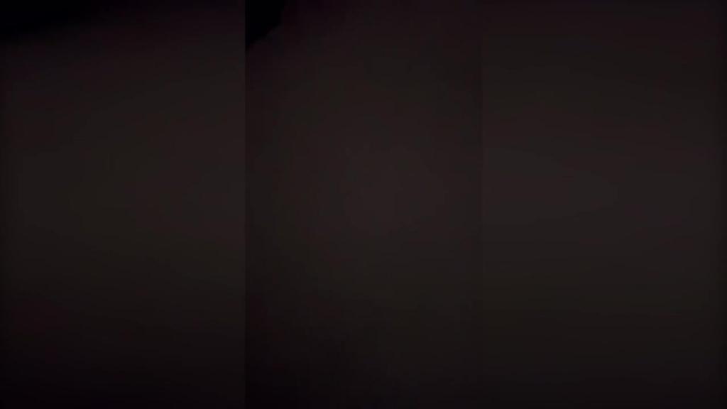 老婆在洗澡直接在沙发强摸大姨子,晚上进大姨子房间舌吻被大姨子舔 预览截图 2
