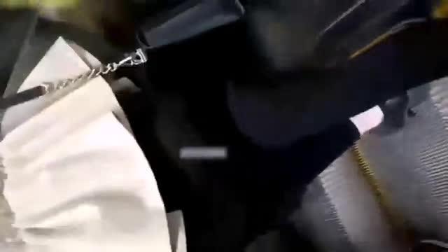 奇葩街射系列光天化日掏出鸡巴见到美女就射,女的大喊流氓地铁顶医被发现! 预览截图 1