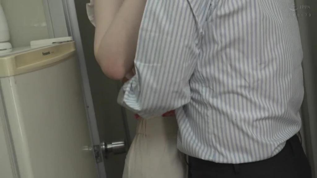 『啊不行!在这里…』突然舔舐阴道高潮絶顶(直击)!对待得体爱情的女性社员的超美阴道大穴在上班时尽情品味! 天马唯 DVEH-047 预览截图 4